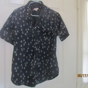 Short sleeved men's shirt